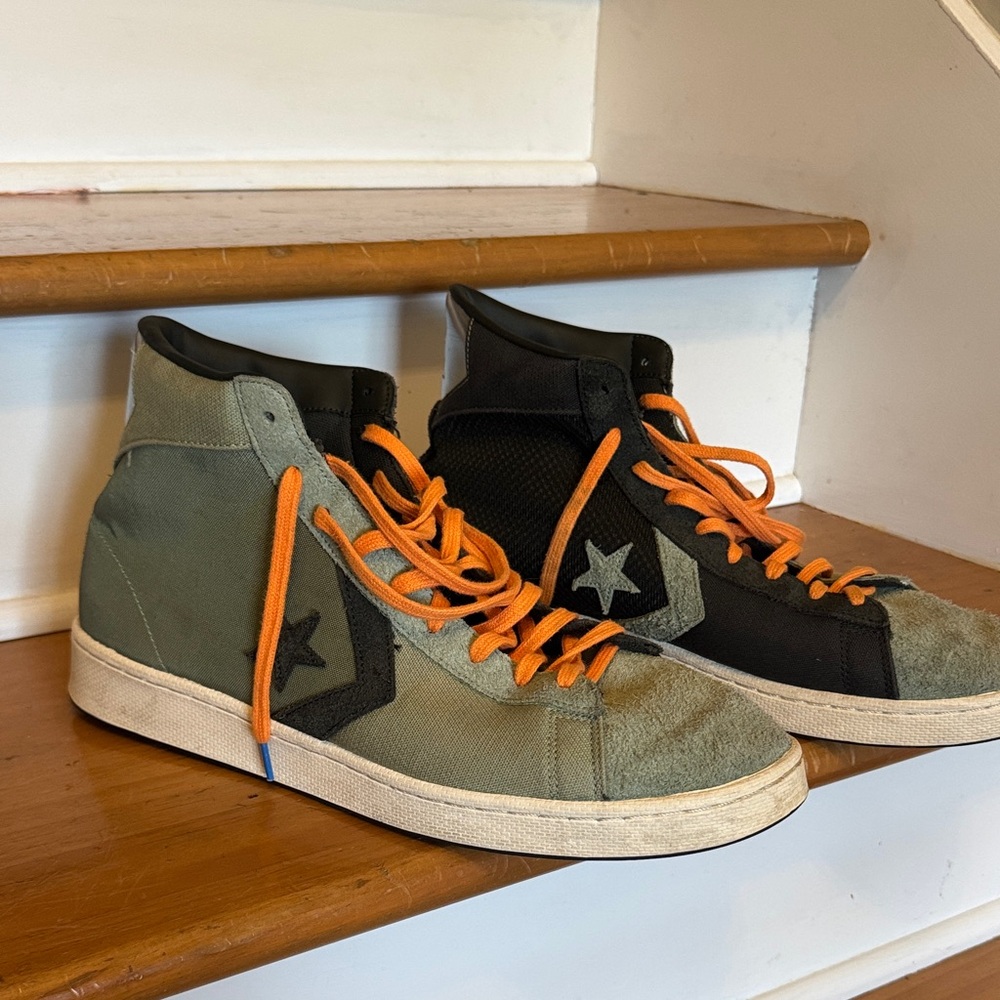 Converse Men's Sneakers - Green and Black with Orange Laces